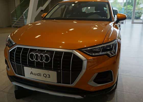 q3l奥迪2021款图片,2021款奥迪q3与2020款 2021款奥迪q3实车到店橙色涂装很洋气20t动力足价格还降了